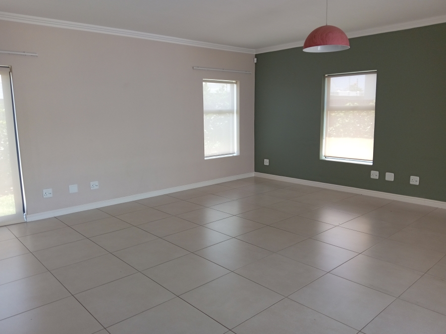 To Let 3 Bedroom Property for Rent in Kraaibosch Park Western Cape